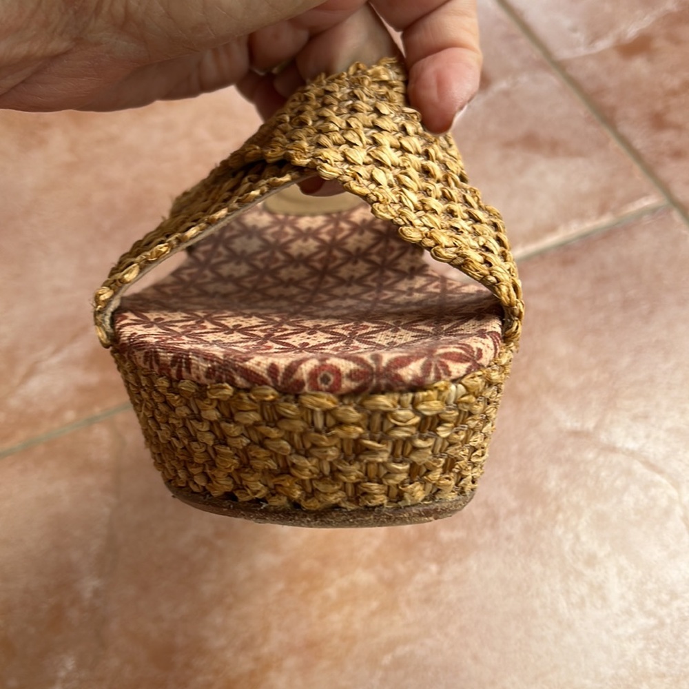 Theodora & Callum Stuart Weitzman - image 5